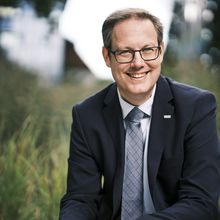 Porträtfoto Rektor Stefan Koch