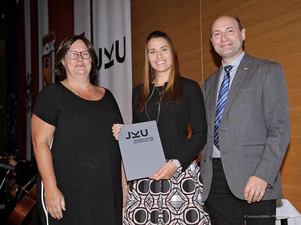 Verleihung des Early Research Achievement Award an der JKU Linz.
