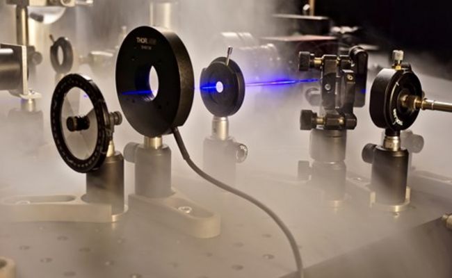 optical setup with blue laser and different lenses
