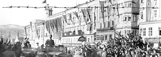 Grauen des Nationalsozialismus: Hitler am Hauptplatz in Linz