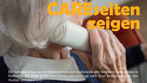 Titelbild CAREseiten zeigen - eine ältere Dame hält einen Telefonhörer an ihr Ohr