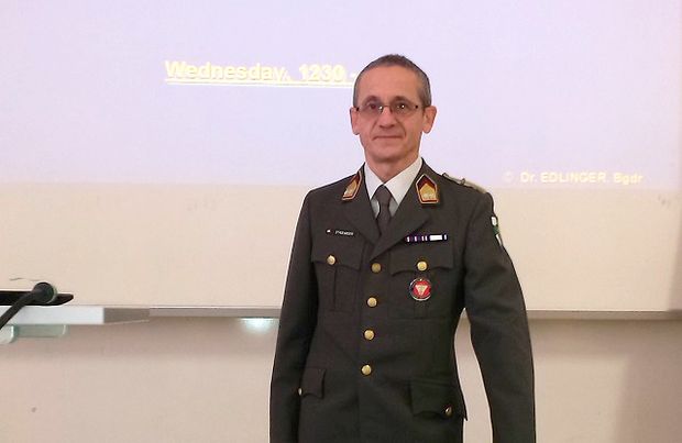 Prof. Stadlmeier teaching at the military academy.