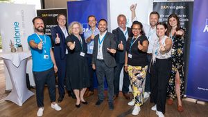 ERPSummer Opening Group Photo (left to right): Roland Karlsböck, voestalpine; Stefan Koch, JKU; Barbara Krumay, JKU; Martin Nenning, voestalpine; Gregor Grindjan, SAP; Thomas Hohenauer, KPMG; Pamela Rath, newworktoday; Thomas Grasser, KPMG; Marina Kern, SAP; Sabrina Karner, KPMG; Credit: Fotostudio EDER, Martin Eder www.fotostudio-eder.at