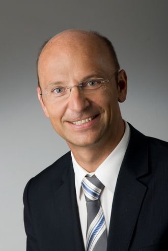 Portraitfoto Univ.-Prof. Dr. Andreas Riedler