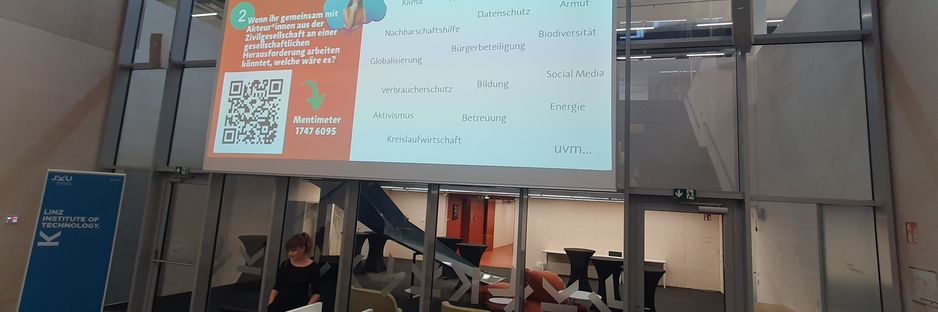 Präsentation von Sandra Prandstätter von der Volkshilfe über Nachhaltigkeit und Innovation von sozialen Dienstleister*innen