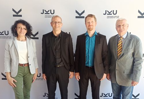 Gruppenfoto Vizerektorin Bonanni, Prof. Waser, Prof. Sonderegger und Dekan Schlacher