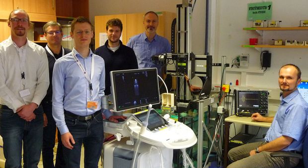 Das Team des Instituts für Signalverarbeitung bei der Arbeit. Foto: GE Healthcare