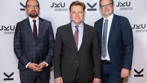 von links: Dekan Mayrhofer, Professor Flume, Vizerektor Koch