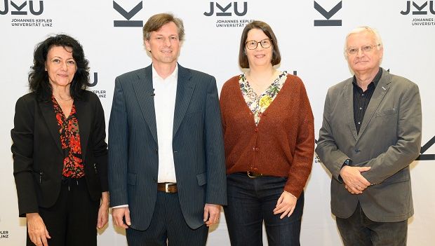 von links: Vizerektorin Alberta Bonanni, Carsten Schneider, Kerstin Blank, Dekan Kurt Schlacher