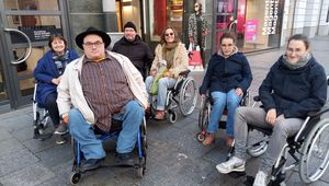 Mitglieder des AKG im Rollstuhl