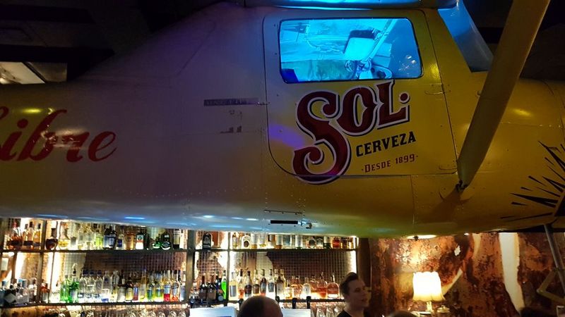 "Eine Bar zum Abfliegen" (Helsinki, Finnland)