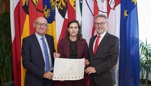 From left: Institute Director and Univ. Prof. Peter Bußjäger, Dr. Anna Obereder, First President of the State Parliament Ernst Woller; Photo credit: PID/Markus Wache
