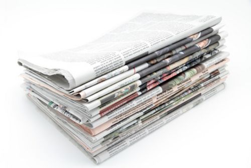 Ein Stapel Zeitungen