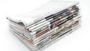 Ein Stapel Zeitungen