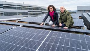 Maria Buchmayr and Alexander Freischlager next to the PV system at Science Park 5