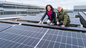 Maria Buchmayr and Alexander Freischlager next to the PV system at Science Park 5