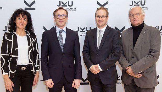 von links: Vizerektorin Alberta Bonanni, Gerald Roman Berger-Weber, Wolfgang Gruber, Dekan Kurt Schlacher; Credit: JKU