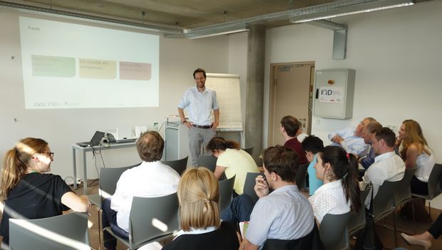 Dr. Erik Hansen bei Vortrag für das Future Lab der Quality Austria