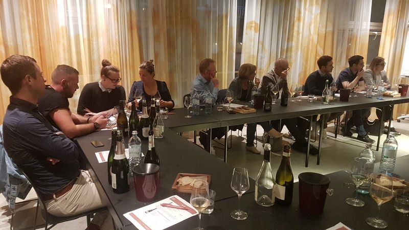 Schaumwein und Champagner-Veranstaltung in Wien - JKU Alumni bei der Verkostung