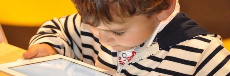 Child using an iPad; photo credit: Pixabay