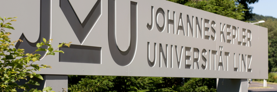 JKU Campus Haupteinfahrt Stein Logo JKU Linz