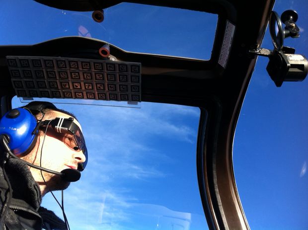 Univ.-Prof. Oliver Bimber bei einem Testflug mit der Aero Glass Brille Credit: JKU
