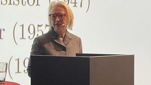 Monika Schnitzer bei der Rothschild-Vorlesung 2023; Credit: JKU