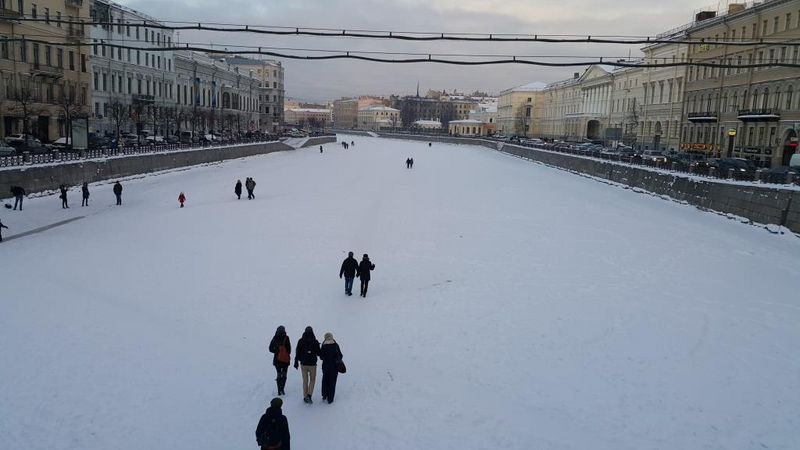 "Spaziergang auf gefrorenen Kanälen" (St. Petersburg, Russia)
