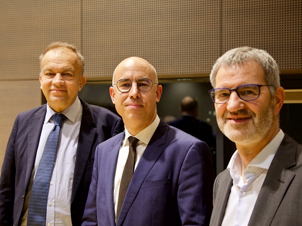 von links: Rektor Meinhard Lukas, Professor Gabriel Felbermayr, Institutsvorstand Rudolf Winter-Ebmer
