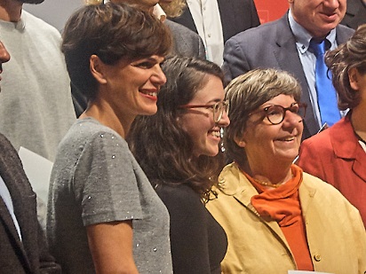 Professorin Brigitte Aulenbacher bei der Preisverleihung (dritte von links)