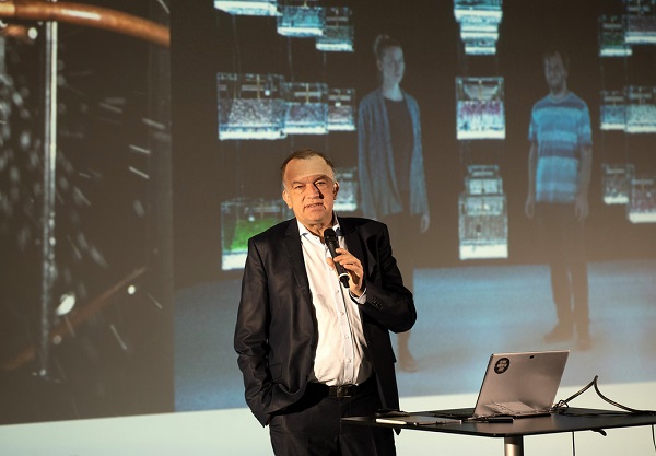 Rektor Lukas bei der Pressekonferenz zum Ars Electronica Festival 2021.