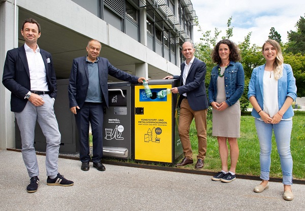 From left: Harald Hauke (ARA Executive Board), Meinhard Lukas (JKU Rector), Herbert Bauer (general manager Coca-Cola HBC Austria), Maria Buchmayr (JKU Office of Sustainability), Monika Dobreva (ARA Waste Management)