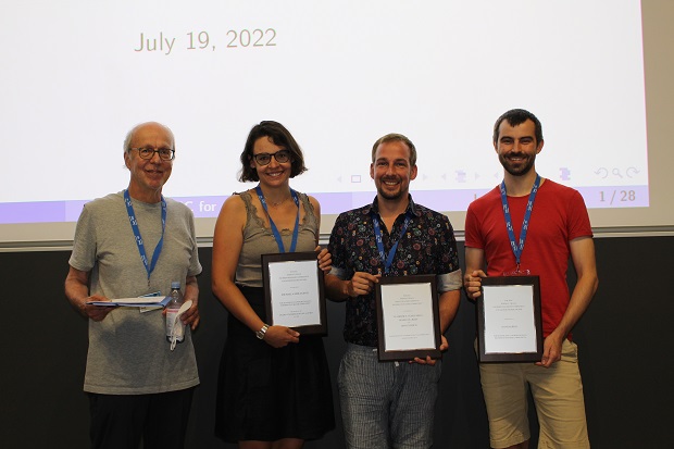 Mario Ullrich (zweiter von rechts) bei der Preisverleihung mit den Preisträger*innen des ebenfalls verliehenen "Young Researcher Award".