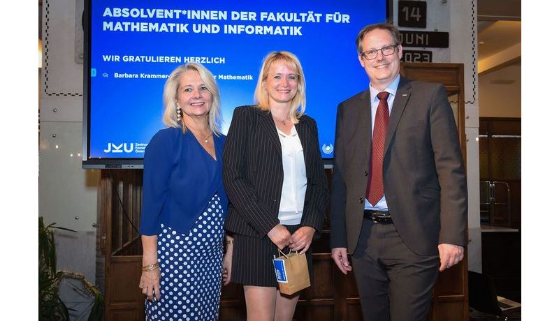Eine Alumna der FernUniversität in Hagen wird geehrt 