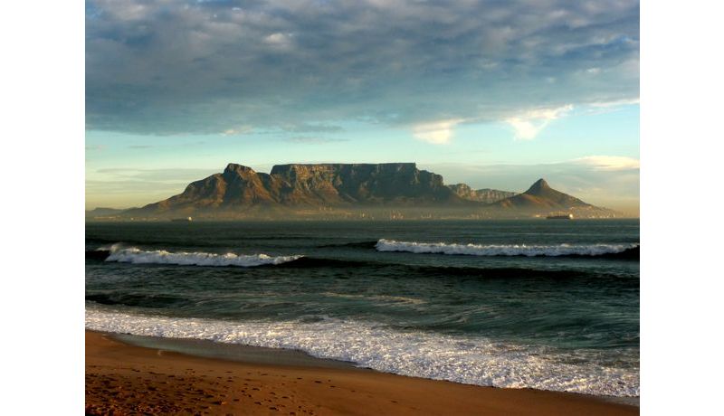 2011: "Cape Town – Table Mountain" (Kapstadt, Südafrika), 1. Preis Kategorie "Stadt, Land, Fluss"