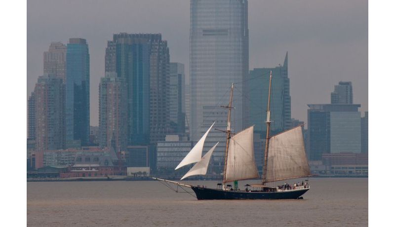 2012: "Sailing boat at New York Manhatten Upper Bay" (New York, USA), 1. Preis Work Abroad Photo Contest