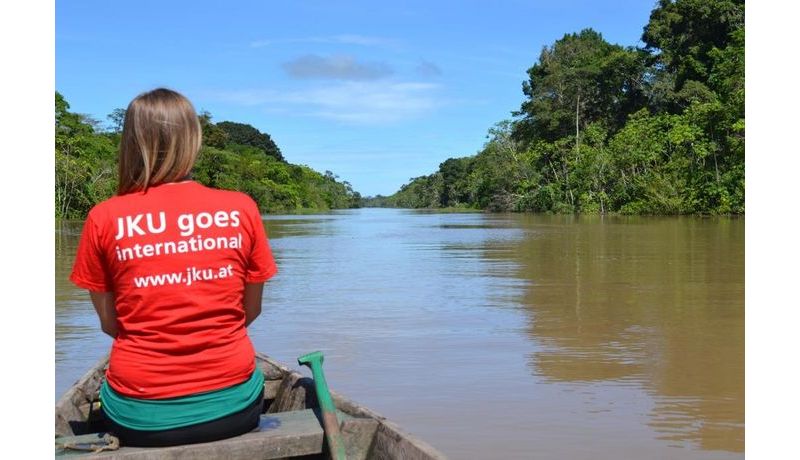2014: "JKU goes Amazonas" (Amazonas, Peru), 1. Preis Kategorie "Red T-Shirt Abroad"
