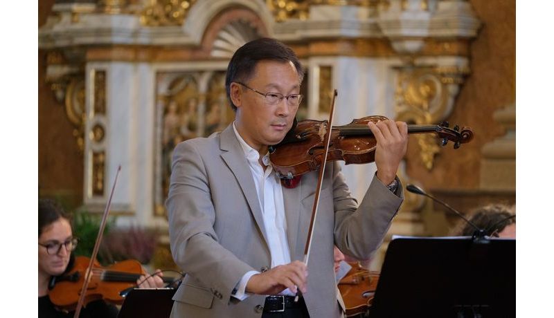 Lui Chan, erste Geige, bei der Einspielprobe