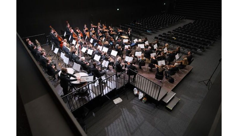 Ansicht von oben auf das Orchester bei der Einspielprobe