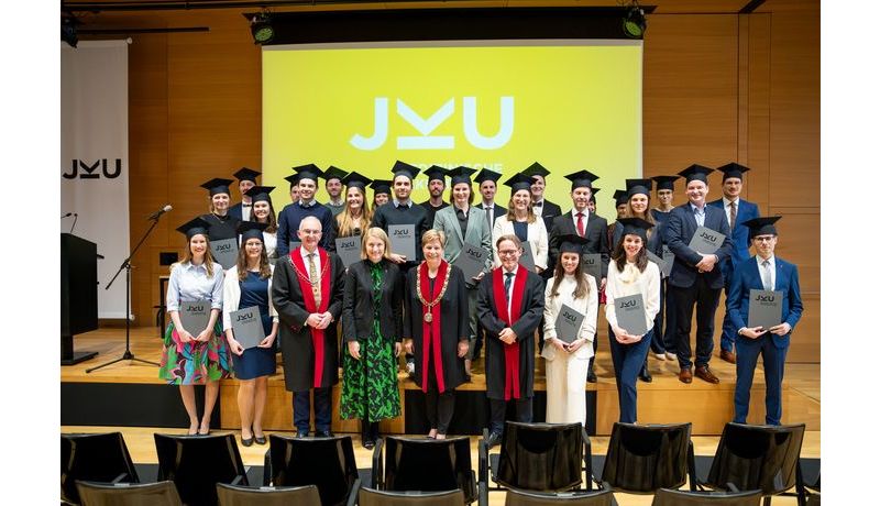 Graduates with Lamprecht, Haberlander, Drda and Gruber; photo credit: JKU