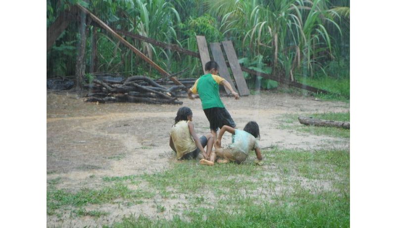 "Fußballspielen" (Amazon River, Colombia)
