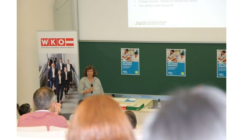 [Translate to Englisch:] Programmleitung JKU Young Chemistry Scientists.