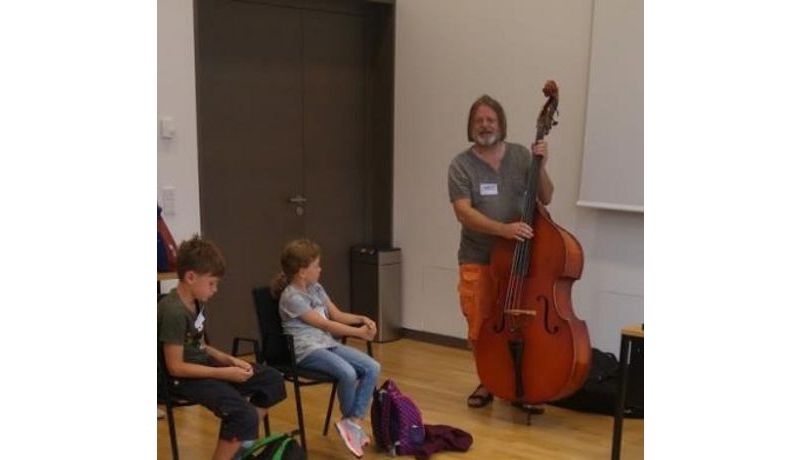 Kinder beim Musik-Workshop.