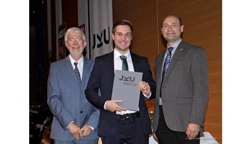 Verleihung des Early Research Achievement Award an der JKU Linz.