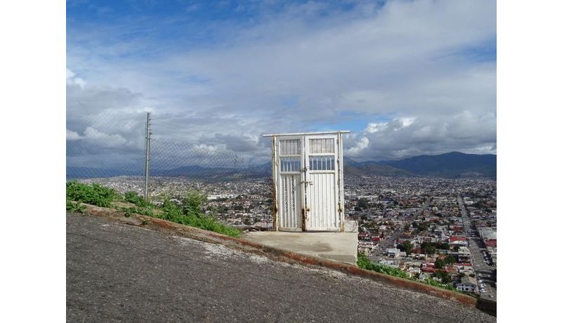 "Tür ohne Haus" (Ensenada, Mexiko)