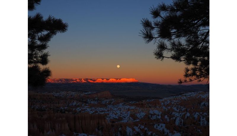 "Moonrise & Sunset" (Utah, USA)
