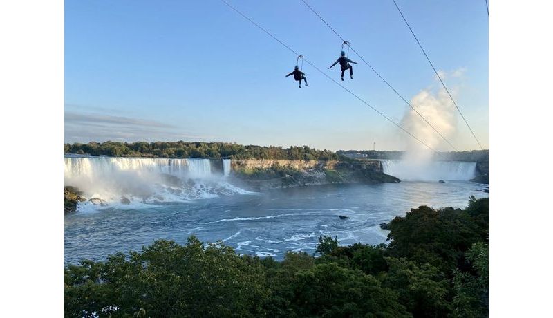 Come Fly with Me (Niagara Falls, Kanada)
