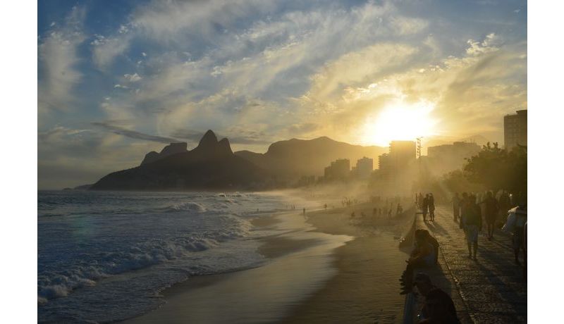 "Sunset at Ipanema Beach" (Rio de Janeiro, Brasilien)
