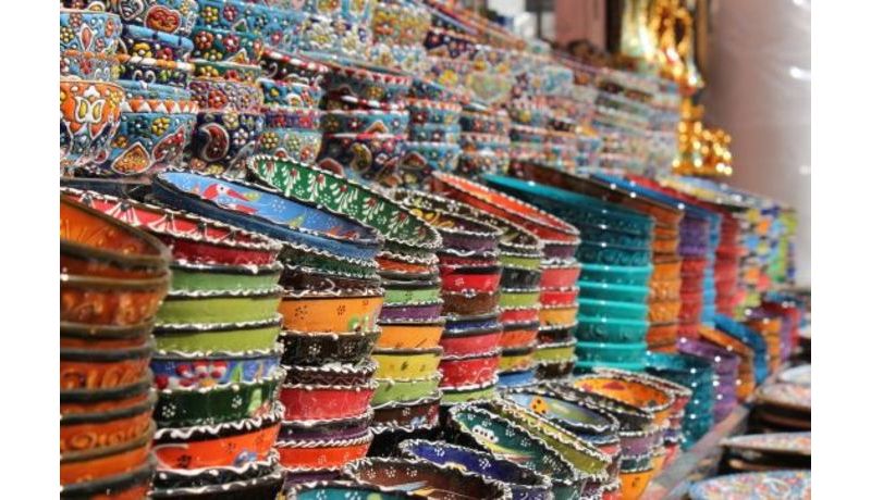 "Colourful Pottery" (Dubai Souk, VAE)
