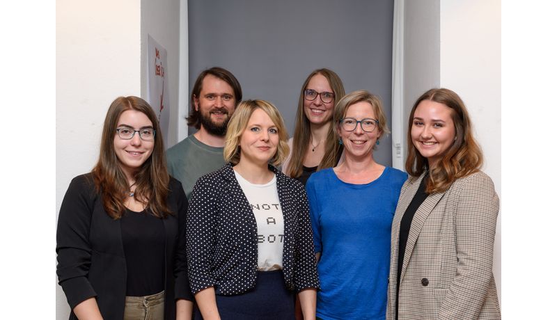 Das Team des LIT Robopsychology Lab. v.li.n.re.: Lara Bauer, Thomas Meneweger, Martina Mara, Sandra Maria Siedl, Kathrin Meyer, Katharina Payreder